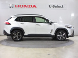 カローラシリーズ初のSUVとして開発されたモデル。車格ではC-HRとRAV4の中間に位置しRAV4より小型でC-HRより実用性重視なモデルという位置づけで登場した。