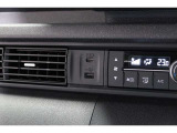 スマートフォンなどの音楽再生が可能なUSB接続ジャック装備車両です♪♪♪