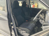 運転席まわりです。運転席からの視界が左右に広く隅々まではっきりと見渡せます!クルマの前端も把握しやすく安心して運転できます!