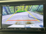 【バックカメラ】駐車時に後方がリアルタイム映像で確認できます。大型商業施設や立体駐車場での駐車時や、夜間のバック時に大活躍!運転スキルに関わらず、今や必須となった装備のひとつです!