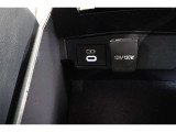 センターコンソールボックス内にアクセサリーソケットと、給電用USB(Type-C)も装備しています。