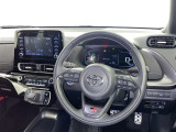 運転席まわりです。 各操作スイッチは使いやすい位置に配置されてます。