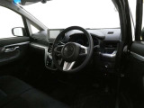 見通しのよいすっきりとした視界で、誰でも運転しやすいです。運転のしやすさは疲れにくさにも繋がりますよ♪