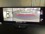 狭い場所での駐車やすれ違いなどでより的確な運転操作に役立つ360&deg;ビューモニターが装備されています。