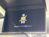 【リヤエンターテインメントシステム】後席にお座りの方も大満足の、人気メーカーオプションを装備。専用の音響システムと、大画面のモニターで移動中もDVD等をお楽しみいただけます。
