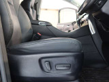 パワーシート搭載。微妙な調整が手軽にでき、ピッタリなポジションで運転することが可能です。