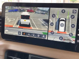 【3Dビュー】3Dでぐるっと見える!人やクルマがどこから現れるか不安!そんな混雑する駐車場などで、周辺の状況が直感的に分かる立体映像を表示。車の周囲がぐるっと見えるので、安心して発信できます。