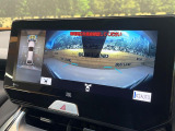 【パノラミックビューモニター】専用のカメラにより、上から見下ろしたような視点で360度クルマの周囲を確認することができます☆死角部分も確認しやすく、狭い場所での切り返しや駐車もスムーズに行えます。
