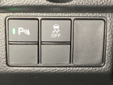 VSA装備車です。VSAはドライバーの操作と車の動きを見守っています。もし車の挙動が乱れたとき、4輪別々にブレーキをかけたり、エンジンパワーをしぼることによって車を安定させます。