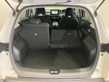 後部座席は6:4分割して倒せます。荷物の大きさに合わせてシートアレンジが可能★ゴルフバックもラクラク積めます★