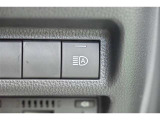 オートマチックハイビームとは、先行車や対向車のライトを認識し、ハイビームとロービームを自動で切り替える機能です。夜道の視界を確保します。詳細は販売店スタッフまでおたずねください。