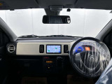 落ち着いたカラーの内装で、ゆったりと運転したい方に。