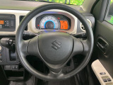 インテリアに合わせたデザインのステアリングは、運転される方のことも考え、運転しやすい形状、大きさです。是非一度、実際に触ってお確かめください。