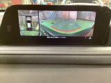 360&deg;ビュー装備です。狭い場所での車庫入れや切り替えしの時など目で見て確認できるので便利ですね。