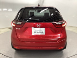 雨天・雪天時に、水滴や汚れを取り除いてくれるのに便利なリアワイパーが付いています。