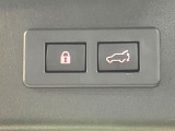 【パワーバックドア】スマートキーや運転席のボタンを押すだけでリアゲートが自動で開閉します!荷物を持っている時や、高い位置にあるバックドアを閉める際に便利な機能です♪