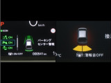 コーナーセンサーを装備。障害物までの距離に応じて警告音を変えてお知らせ。縦列駐車時や駐車場・車庫等での取り回しをサポートします。詳細は販売店スタッフまでお尋ね下さい。