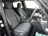 運転席のスペースはゆったりしていて、視界も広く確保されているので普段の運転からロングドライブまで快適です。