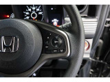 Hondaセンシングの機能のひとつ、アダプティブクルーズコントロール付!アクセルから足を離しても設定したスピードと前車との車間を保ち走行してくれます!車線維持もアシスト☆高速道路で疲労軽減ですね☆