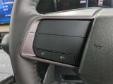 ハンドルには、ステアリングスイッチでオーディオ操作も手を離さずラクラクです。
