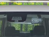 【スマートブレーキサポート】走行中に前方の車両等を認識し、衝突しそうな時は警報とブレーキで衝突回避と被害軽減をアシスト。より安全にドライブをお楽しみいただけます。