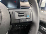 ステアリング右側には、高速道路での運転をサポートする「プロパイロット」の操作スイッチを装備。ボタン一つでシステムを起動し、車間距離の維持や車線中央の走行をアシスト。長距離ドライブの疲労を軽減します。