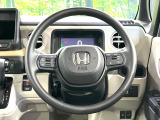インテリアに合わせたデザインのステアリングは、運転される方のことも考え、運転しやすい形状、大きさです。是非一度、実際に触ってお確かめください。
