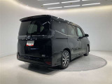 バックカメラが付いているので後方確認が非常にしやすいです。今や運転初心者も熟練者も必須装備!ついていて損はないですね♪