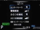 レーンディパーチャーアラートとは車線、又は走路からの逸脱の可能性を警告すると共に、車線、又は走路からの逸脱を避けるためのハンドル操作の一部を支援する機能です。詳細は販売店スタッフまでお尋ね下さい。