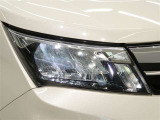 LEDヘッドライトです。デザイン性がよくとても明るいので、夜間の走行や悪天候でも安心です。しかも長寿命!