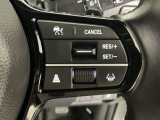 【アダプティブ・クルーズ・コントロール】予め設定した車速内でクルマが自動的に加減速。 前走車との適切な車間距離を維持しながら追従走行し、高速道路でのドライバーの疲労を軽減してくれる嬉しい機能付♪
