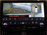 パノラミックビューモニター付きです。車両を上から見たような映像をディスプレイオーディオ画面に表示。運転席からの目視だけでは見にくい、車両周辺の状況をリアルタイムでしっかり確認できます。