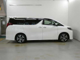 この度は、当社の展示車をご覧いただきまして、誠に有難うございます。自信をもってお勧めできる車となりますので、ごゆっくりご覧頂きたいと思います。
