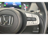 ステアリングスイッチ付き。手を離さずにさまざまな操作が可能です。