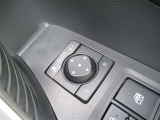 駐車時や狭い道でのすれ違い時に気を使うミラー。電動格納式ドアミラーはそんな時に便利です。