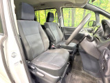 運転席シート廻りは使用感も少なく、良好な状態となっています。前オーナー様が丁寧に使っていたことがよくわかりますね。