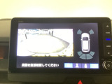 バックギアに入れますとご覧のような画像に自動的に切り替わります。車庫入れ時に役立ちます。
