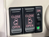 【両側パワースライドドア】スマートキーや運転席のスイッチで後席両側スライドドアの開閉が可能♪電動だから力を入れてドアを開ける必要が無く、小さなお子様でも簡単に開け閉めでき快適です♪