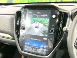 【マルチテレインモニター】車のフロントやサイドのカメラ画像を同時にモニター表示することで、悪路や狭い道を走行時でも周囲の状況確認ができ安心!本格SUVにうれしい装備です♪