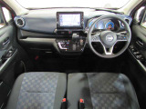 「NISSAN 認定中古車」です。ワイド保証1年付(期間中走行距離無制限)全国の日産サービス工場で保証が受けられます。ご購入後も1ヶ月または1,000km点検が無料で受けられます♪