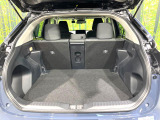 普段のお買い物や通勤、送迎等に十分な荷室スペースを確保しております。セカンドシートを倒すと、大きな荷物の積載も可能です♪