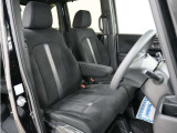 運転席のスペースはゆったりしていて、視界も広く確保されているので普段の運転からロングドライブまで快適です。