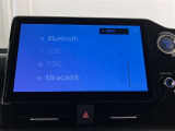 いまや必須装備「ナビゲーション」搭載!知らない場所に、スイスイッとドライブ。なんて便利な機能でしょうか?もう、これなしではハンドルを握れませんね!でも、運転中の操作は危険ですのでご注意ですね♪