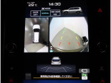 車両の前後左右に搭載されたカメラの映像を合成し、車を上から見下ろしているような映像をミニターに映し出すシステムのデジタルマルチビューモニター搭載!
