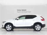 カジュアルなテイストと上質な装備を設えたプラスB4AWD。伝統的なスカンジナビアン・デザインを継承しながら、躍動感にあふれ優雅な雰囲気を身にまとう、新しい潮流を具現化したスタイリングです。