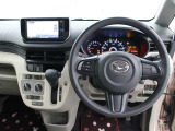 運転席廻りです。