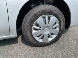 165/80R14インチタイヤ&フルホイールカバー付きです。