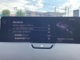 高速走行中、フロントガラスに設置したカメラで車線線を認識し逸脱を予測すると元の位置に戻すようにステアリングをアシスト。コーナリング時には曲率に合わせた操舵角へと導くことで安心のサポート