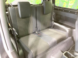 後部座席も気になるようなキズ・汚れやへたり等、大きなダメージはなく、良好な状態です。