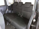 ゆとりある広々とした車内空間は、ドライブを始め買い物やレジャーなど、幅広く活躍します。一人でもみんなとでもお出かけを楽しみましょう!